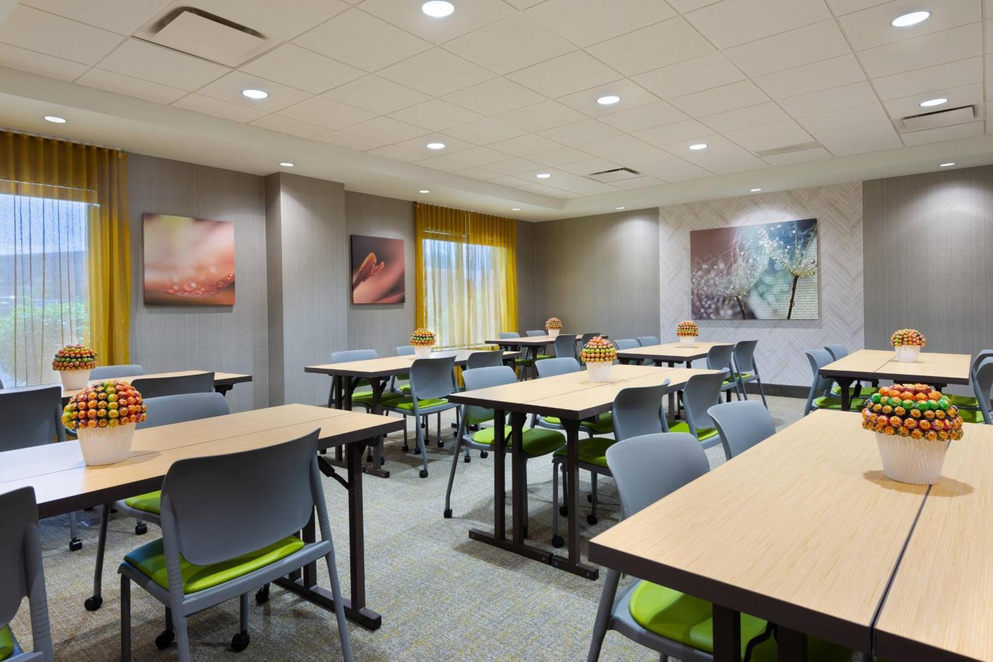 Springhill By Marriott Cleveland Hotel